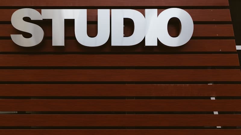 LED storefront signage